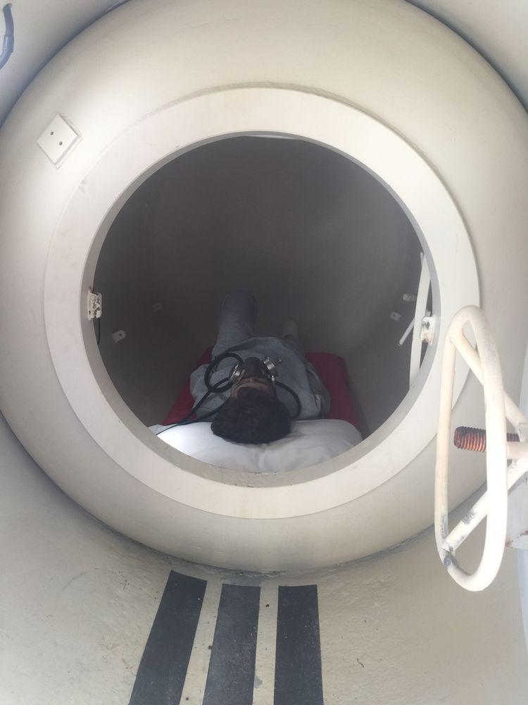 在工人們，深潛入海底作業(yè)后調(diào)整身體狀態(tài)的：深海高壓減壓倉(cāng)！