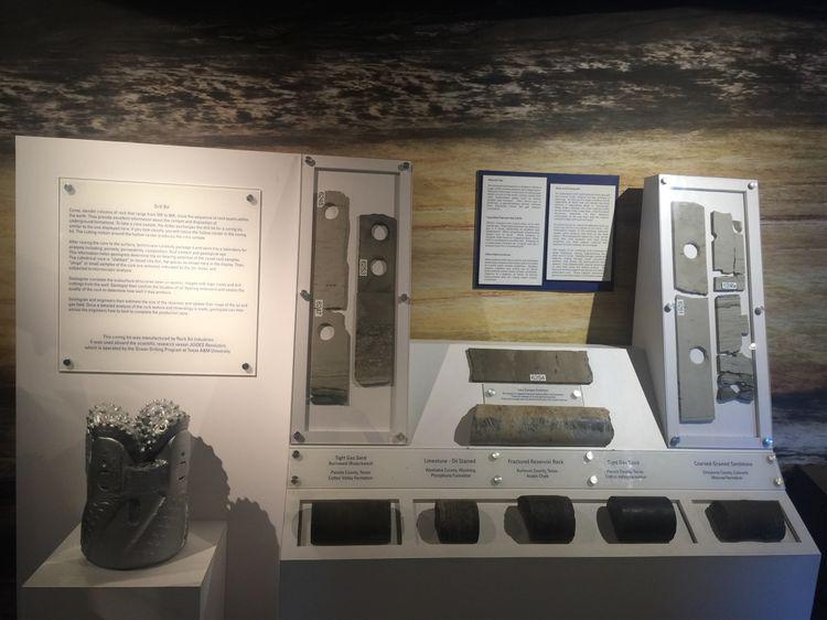 采油勘探鉆井岀來(lái)的：各種不同類型的礦物質(zhì)標(biāo)本展示！