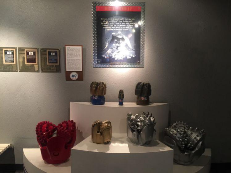 采油利器之十：勘探鉆井采油平臺(tái)上專用的：各種鉆具，鉆頭！