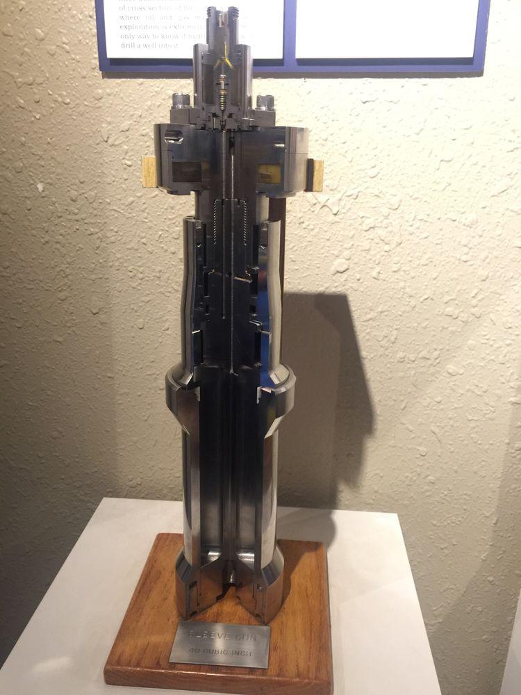 勘探鉆井采油平臺(tái)上專用的：炮筒式氣槍剖面圖！