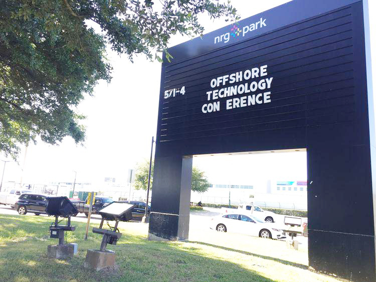 6經(jīng)過半個多小時的車程，到了一個叫nrg park的地方。