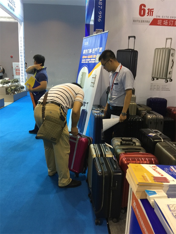 你不到現(xiàn)場是很難體會到，原來我們的箱包是那么的時尚好看的哦！