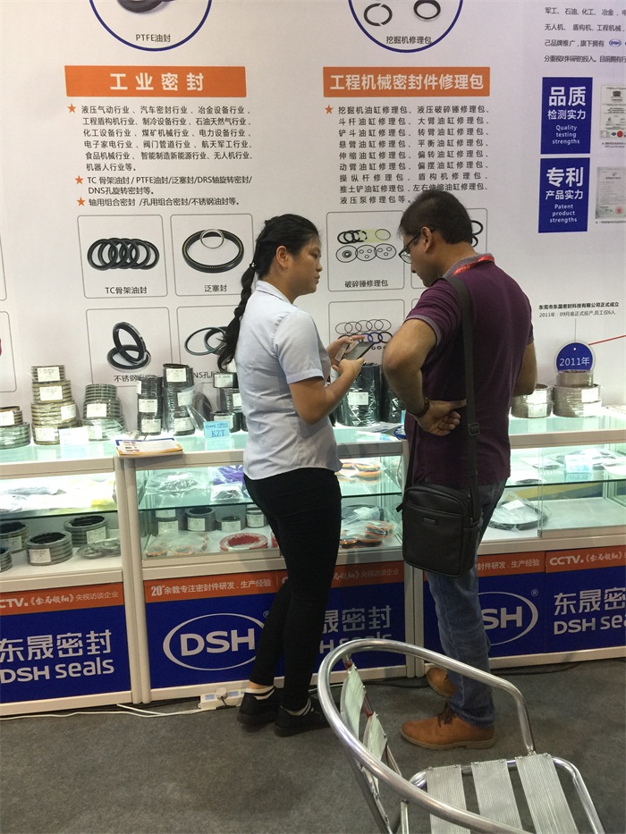 當(dāng)然，也有不少的國外客戶啦！