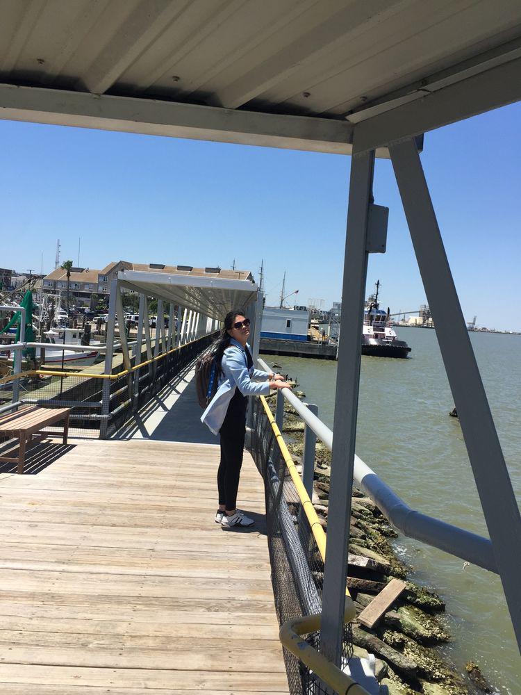 終于到了：勘探鉆井采油平臺(tái)的通道上！