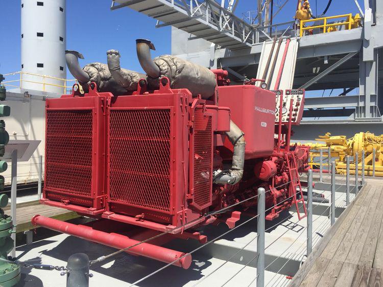 采油勘探鉆井平臺(tái)上：提供所有動(dòng)力的供電系統(tǒng)！