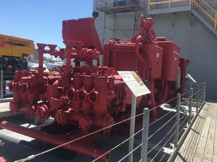 采油勘探鉆井平臺(tái)上：已經(jīng)是N多年前的老式泵閥系統(tǒng)！